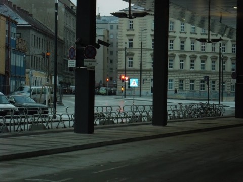 Východ zo stanice na bicykli