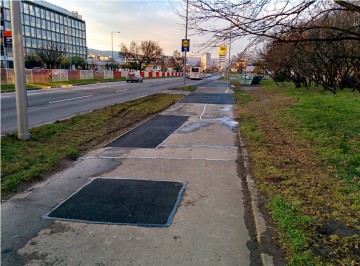 Lokálna oprava asfaltového povrchu, už žiadne hrboly a jamy